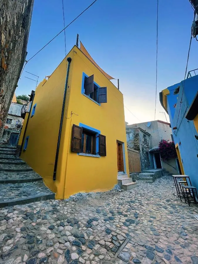 Pensjonat Loft Con Uso Cucina E Terrazzo Panoramico - Fora E' Muros II - Ammentos Posada