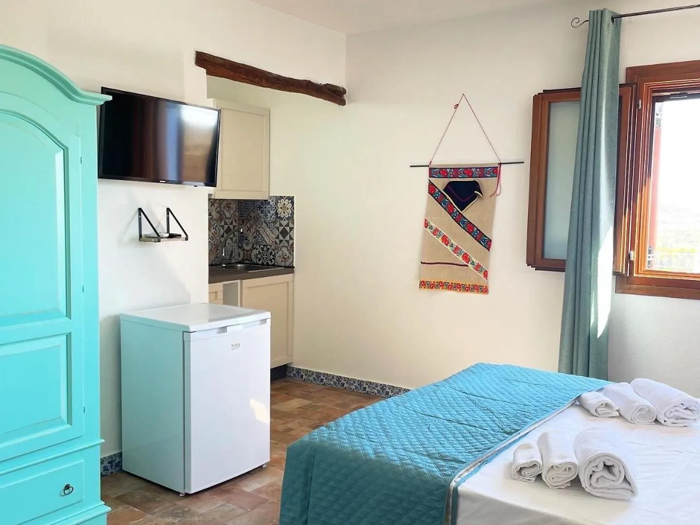 Loft Con Uso Cucina E Terrazzo Panoramico - Fora E' Muros II - Ammentos Posada 0*, Posada (Sardinia)